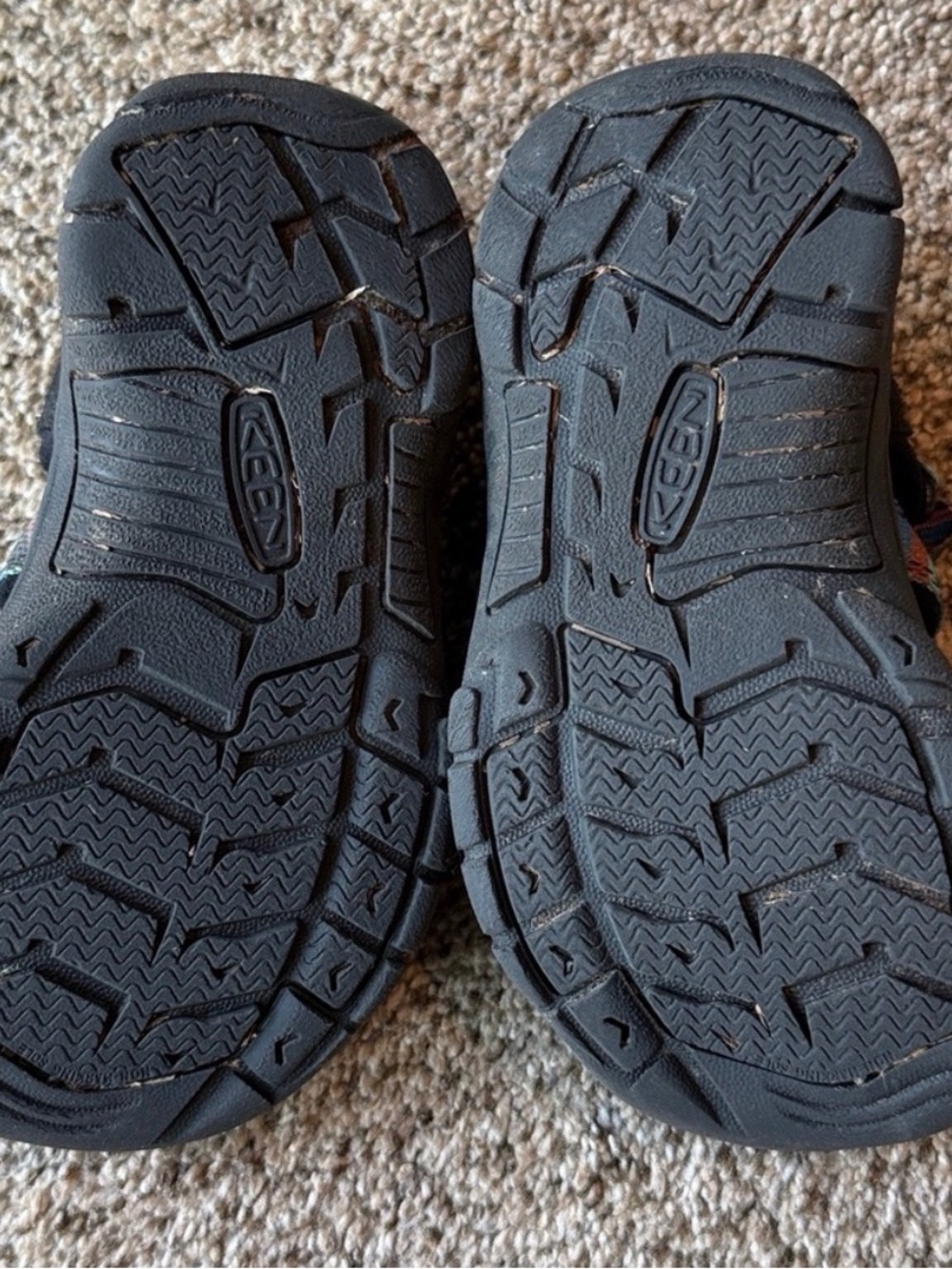 Keen Kids Black Sport Sandals with Multicolor Striped Webbing - Picture 4 of 7